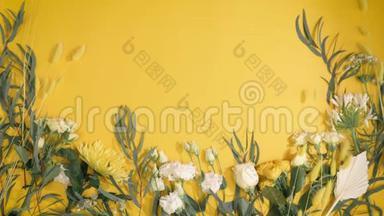 花艺，<strong>黄色纸张</strong>背景上的天然花朵，为你的文字提供场所